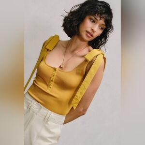 CONTRAST RIBBON TIE SHOULDER RIBBED TANK TOP